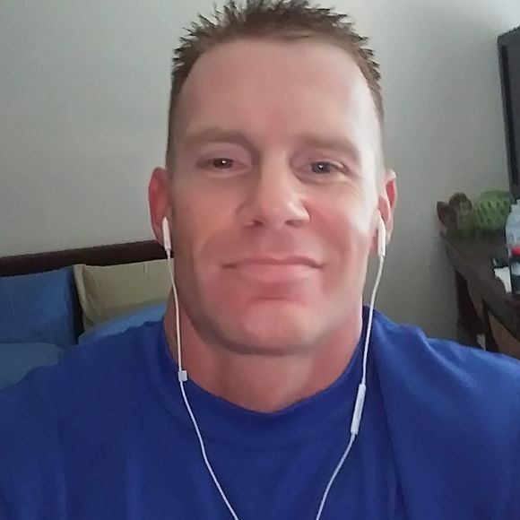 Meet your Posher, Chris - Picture 1 of 3